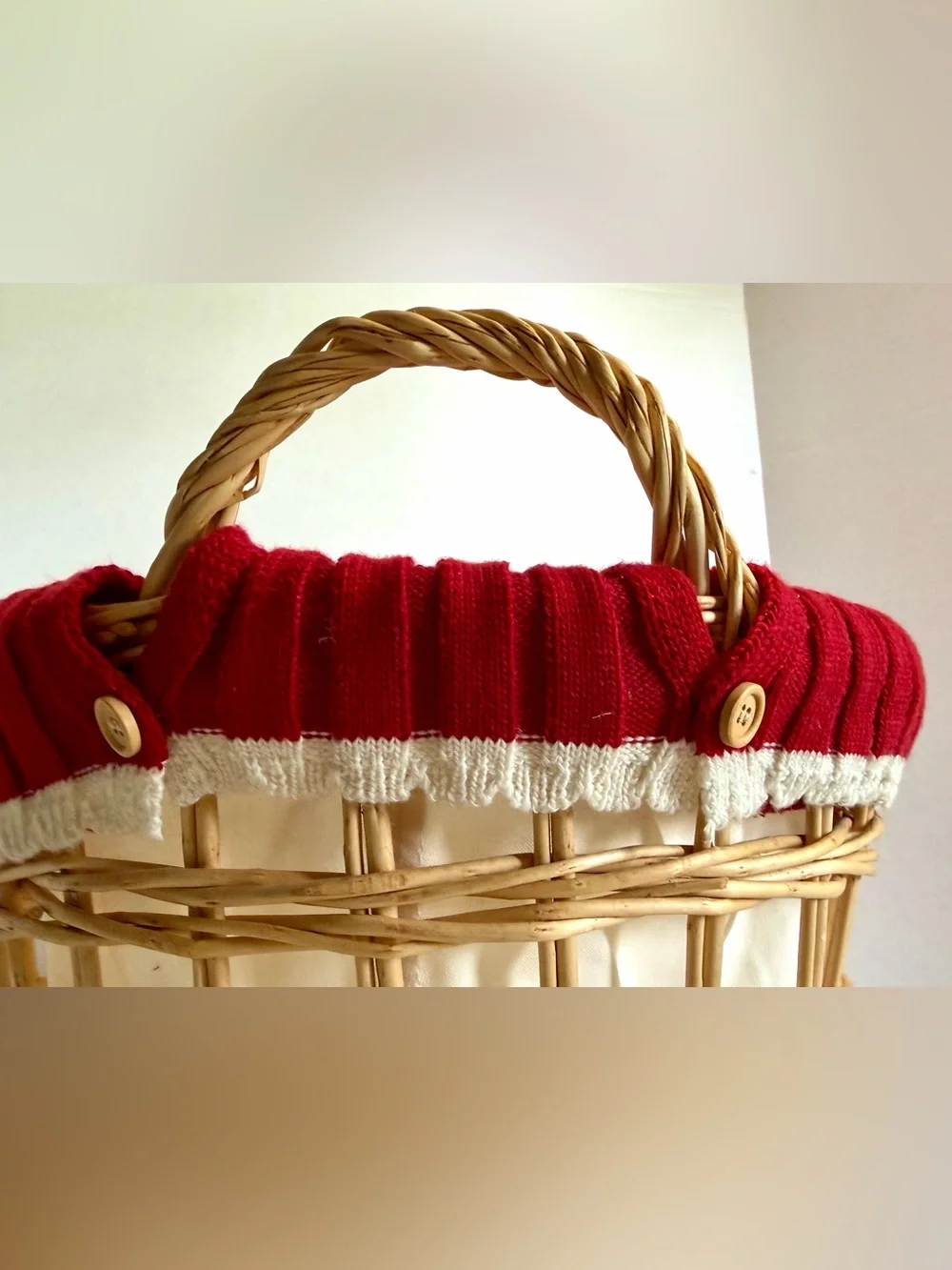 Natural wicker and rattan storage basket w/ fabric liner and knit cuff